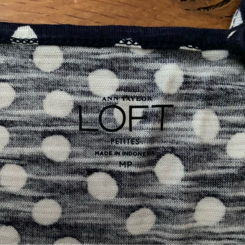 Loft Top Size Medium Petite - Picture 3 of 3